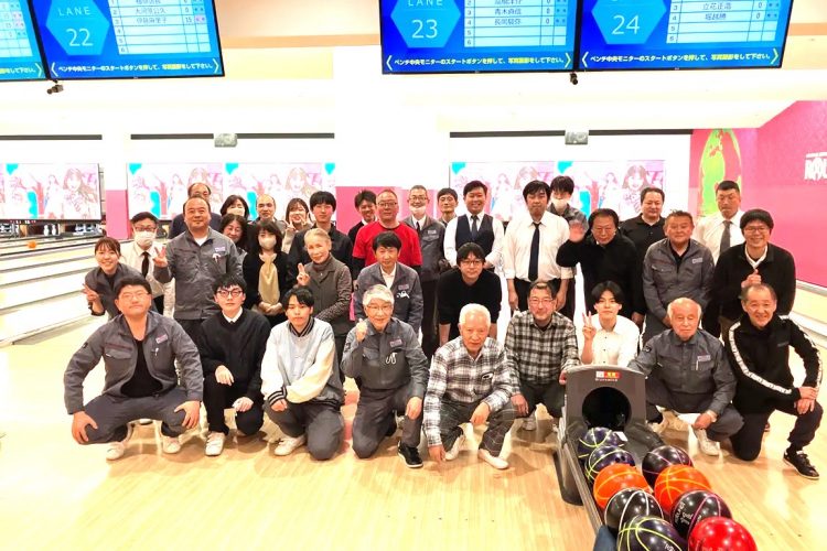 【埼玉県三郷市】ラウンドワンにて新入社員歓迎親睦ボーリング大会を行いました。